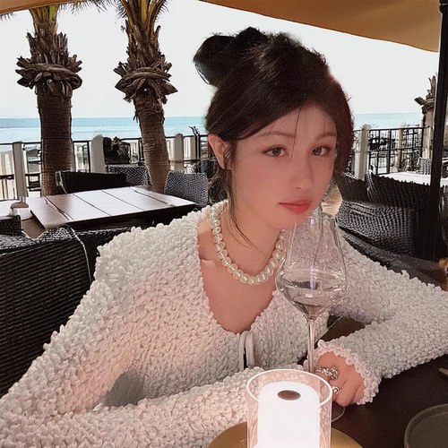 Fever's same-style pearl necklace, women's clavicle chain—2025 trendy, light luxury, elegant French-inspired necklace