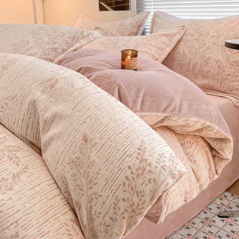 クラスAの牛乳の絨毯のベッドの上の4つのセットの冬の彫刻の絨毯のサンゴの絨毯とベルベットの保温の厚い布団のシーツの3つのセット