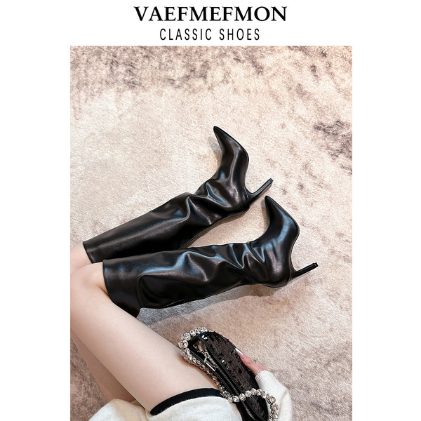 Demi-season black retro high boots pointed-toe
