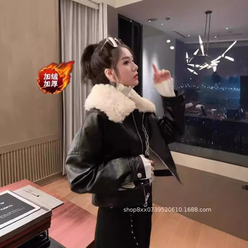 Women's Jacket 2025 Autumn and Winter Lamb Wool Collar Fleece-Lined Leather Jacket Black Motorcycle Thickened Jacket Loose Fit Women's Jacket 2025 Autumn and Winter Lamb Wool Collar Fleece-Lined Leather Jacket Black Motorcycle Thickened Jacket Loose Fit