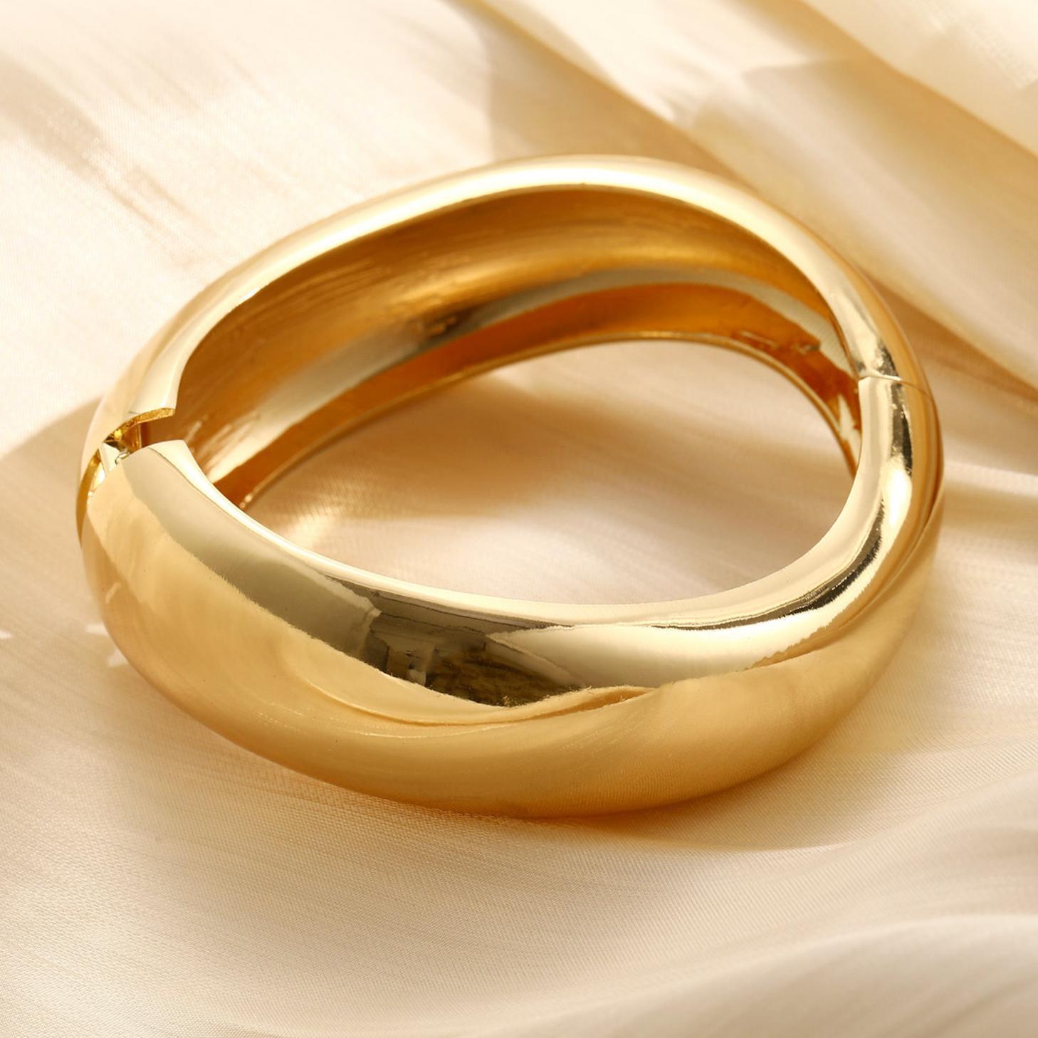 Diseño transfronterizo sensación de pulsera de moda Europa y América personalidad de viento frío retro chapado en oro 18k pulsera de apertura ajustable
