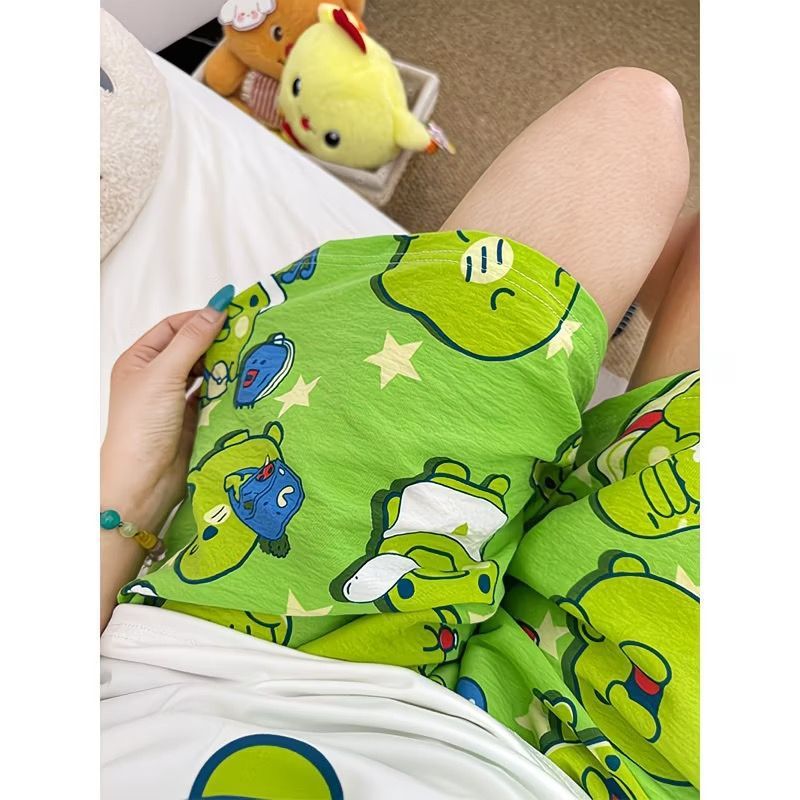 Popular cloud-patterned cotton pajama pants with graffiti characters, sweet and casual, perfect for wearing outside, strolling, or lounging at home.