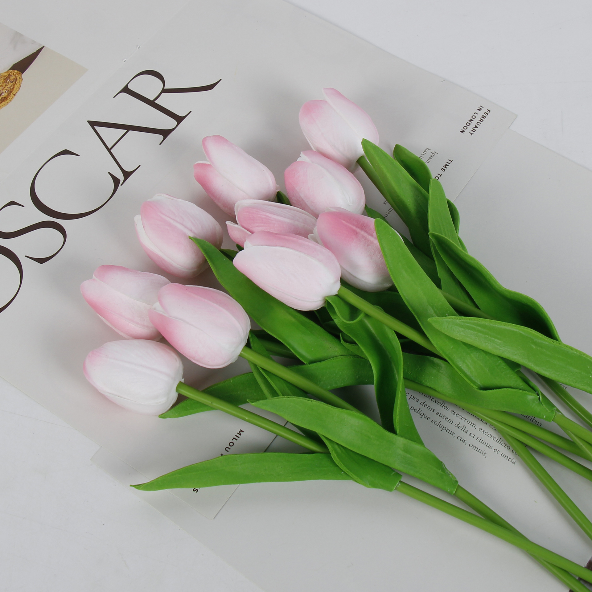 Mini tulipán flor artificial sensación húmeda Adornos de disparo avanzados Decoración del hogar Flores falsas Ramo de flores secas Ventas directas de fábrica