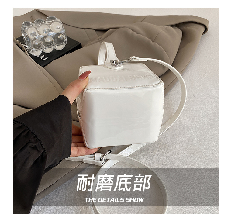 A new trendy and stylish handbag for women in 2025, featuring a red single-shoulder crossbody small square bag undefined