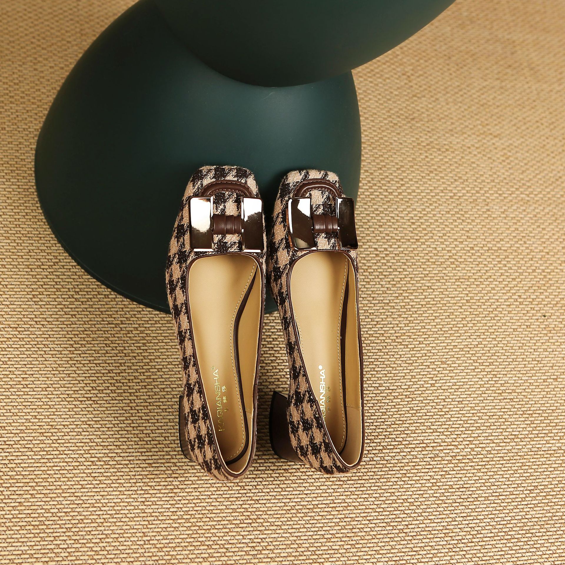 Spot metallspänne fritidsskor kvinnor 2023 sommar ny ytlig mun tjock klack houndstooth damskor låg topp höga klackar_voghion.com