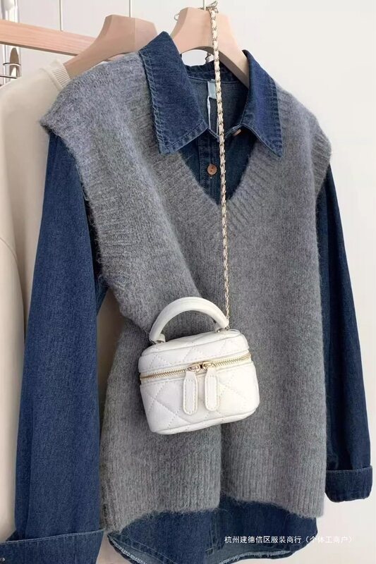 Autumn and Winter New Korean Style Sweet Age-Reducing Solid Color Collar Knitted Vest for Women, Simple, Fashionable and Versatile, Loose