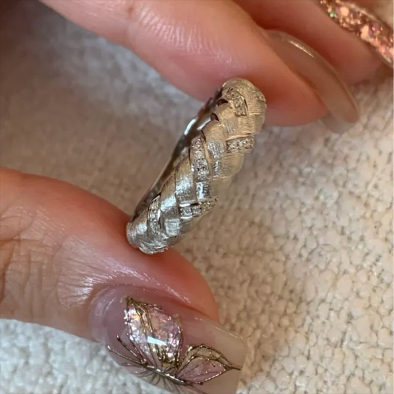 Anillo de apertura de espiga de circonio de vintage medieval anillo de todo fósforo de nicho femenino joyería de alta gama de lujo ligero retro