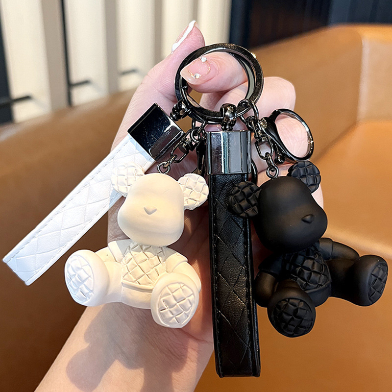 Bamboo bear keychain high-end fashion Men's personalized car key chain doll exquisite bag ornaments female key ring