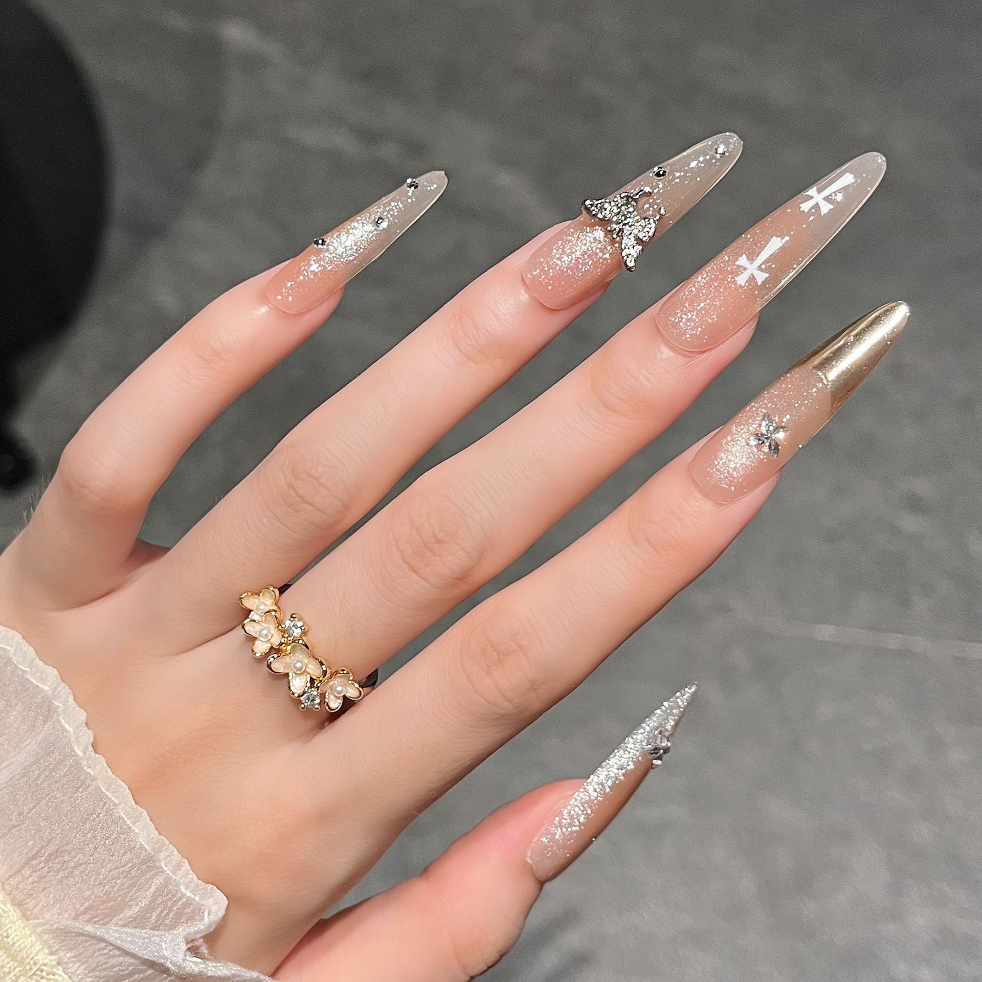 Perro puro hecho a mano largo vestido con uñas Crohe corazón arco ojo de gato manuales blanqueamiento de uñas falsas parches de manicuría