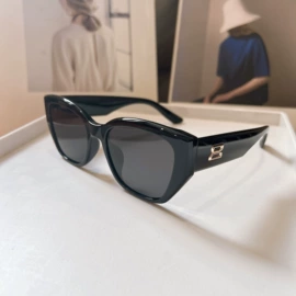 太阳镜;框架眼镜;眼镜盒/包