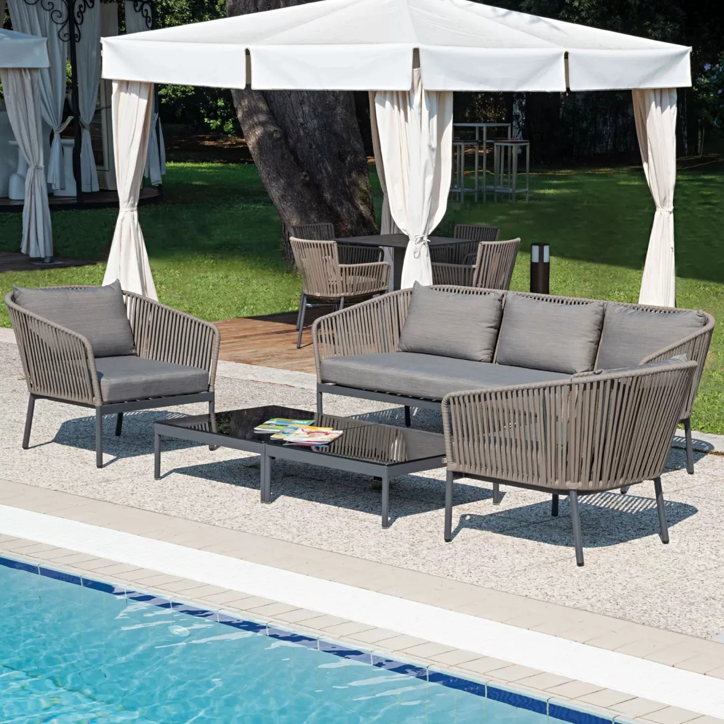 Outdoor sofa set for villas, hotels, clubs, swimming pools, leisure areas, courtyards, gardens, and outdoor spaces, with rattan chairs and furniture