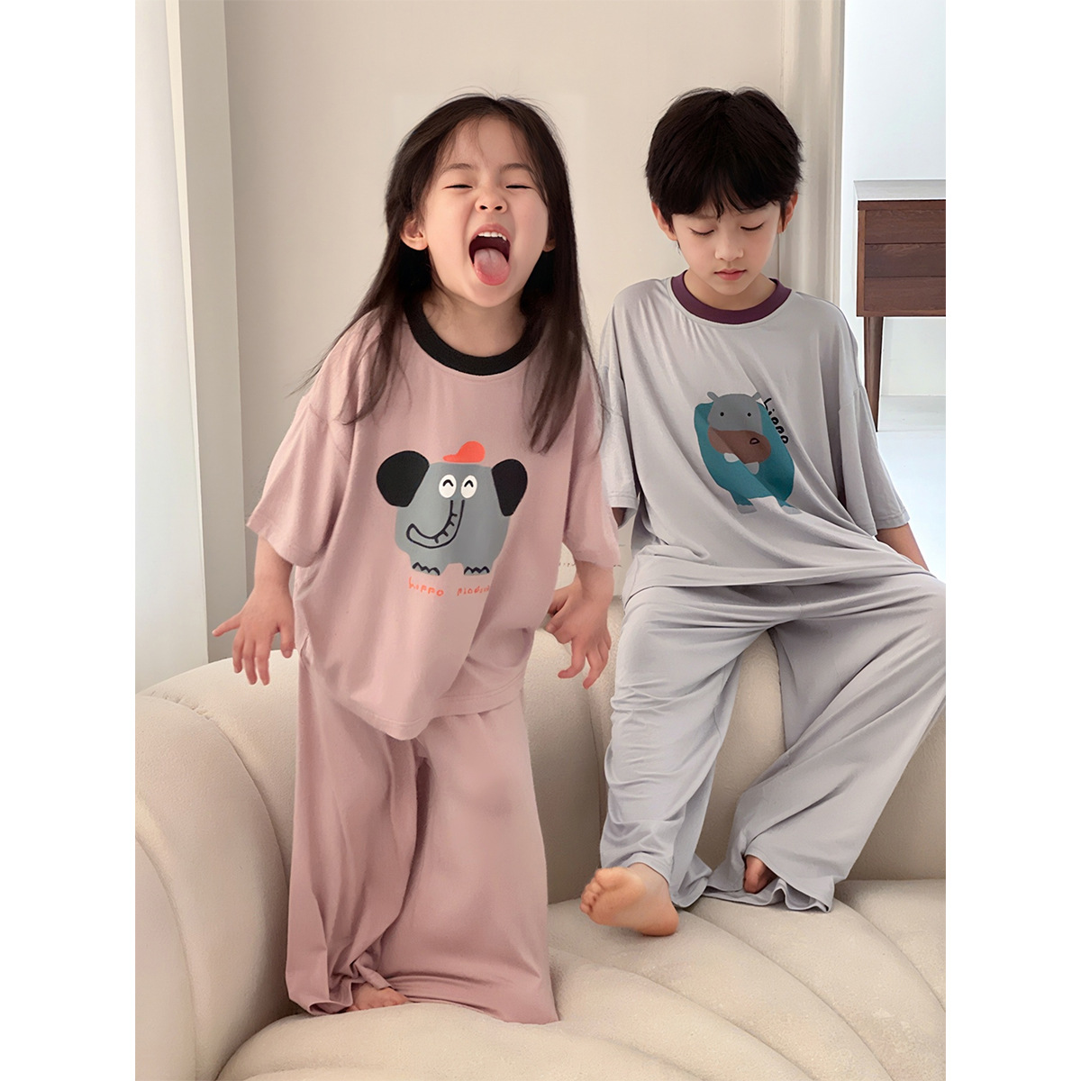Children's Pajamas 2026 Summer New Style Short-Sleeved Home Clothes Set for Boys and Girls, Casual Loose and Cute Cartoon Print