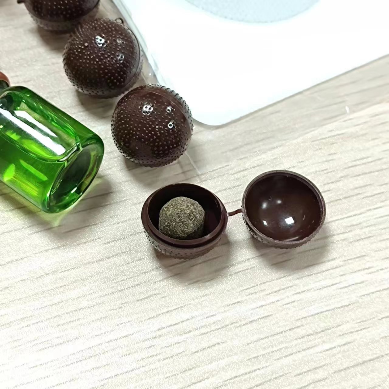 Moxa Navel Patch Wellness Set with Herbal Extract Pills and Essence Water 6 Patches 6 Pills 1 Essence specifications