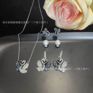 施家Swan系列抱抱鹅项链双拼色天鹅套装饰品新款新年闺蜜情侣礼物