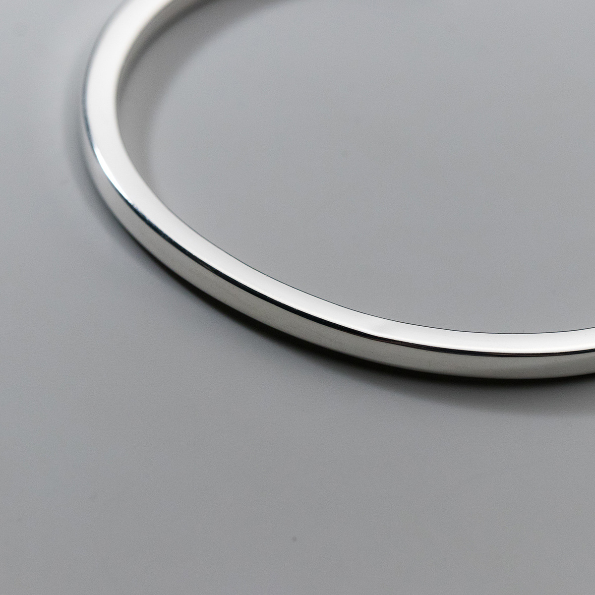 Pulsera abierta brillante minimalista de plata de ley S925, línea geométrica, diseño de nicho, apertura, joyería de mano S5802