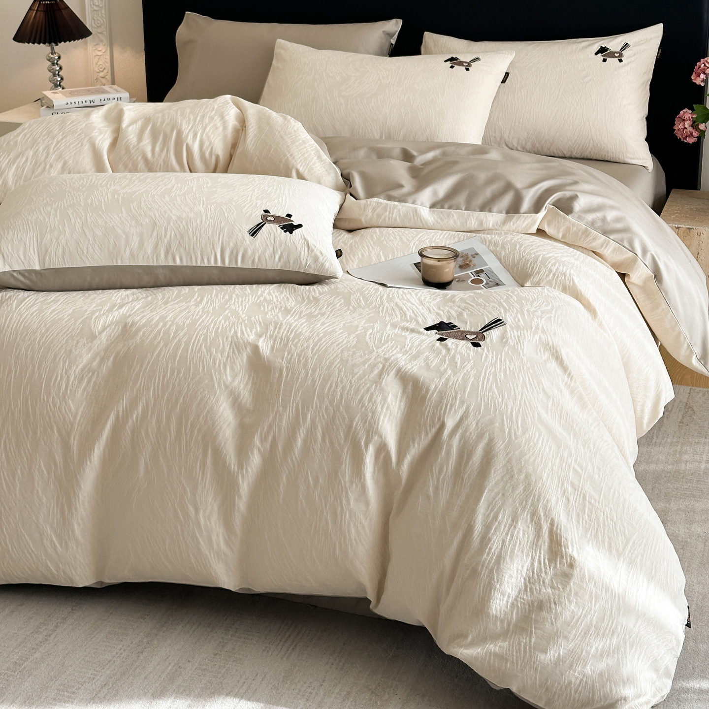 Classic Jacquard Embroidered Four Piece Bedding Set Luxury Style_voghion.com
