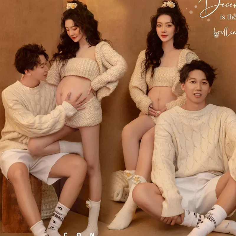 Новинка Беременные женщины фото Портрет Пара беременных женщин фото толстые линии свитер домашняя тема искусство фото пара фотостудия милый