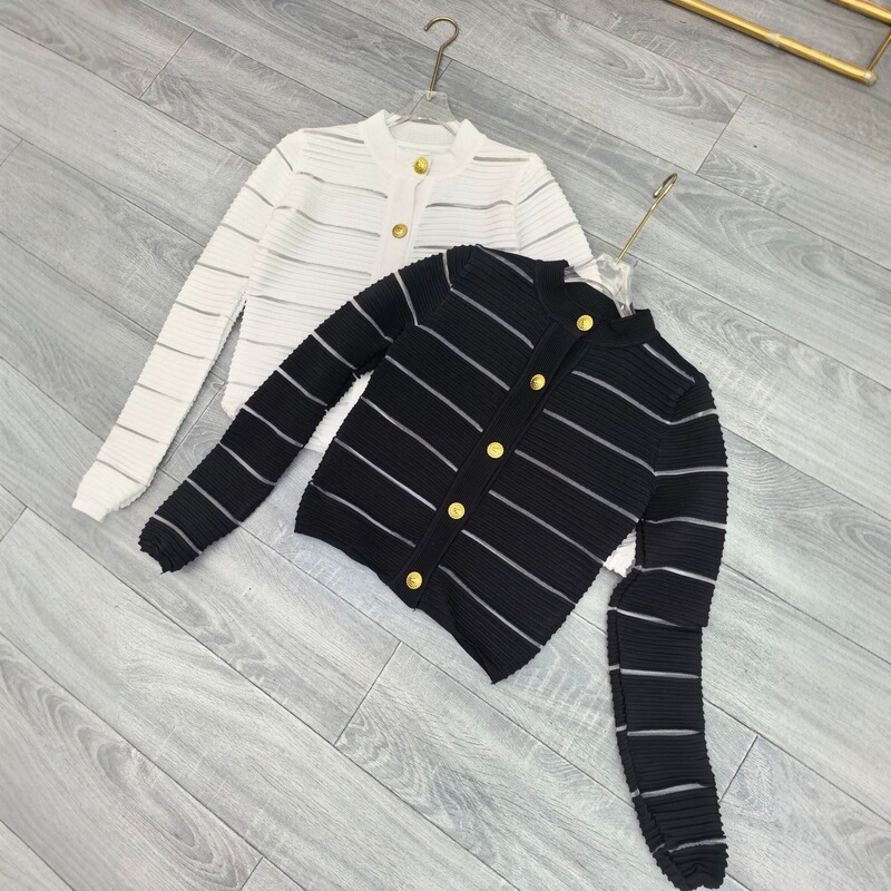 Shenzhen Nanyou's new small hollow-out knitted ice silk short-sleeve cardigan is breathable, comfortable, and features exquisite decorative buttons with a simple design Shenzhen Nanyou's new small hollow-out knitted ice silk short-sleeve cardigan is breathable, comfortable, and features exquisite decorative buttons with a simple design