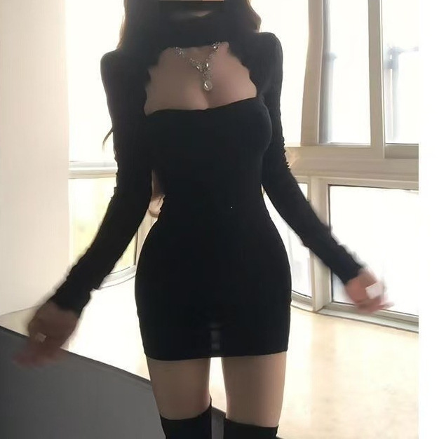 Black sexy hollow-out long-sleeve dress, autumn patchwork new lace design, slim-fit and figure-flattering short skirt, trendy style Black sexy hollow-out long-sleeve dress, autumn patchwork new lace design, slim-fit and figure-flattering short skirt, trendy style