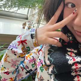 2025女秋季新款艺术家原创涂鸦满印长袖短款T恤女显瘦上衣女潮