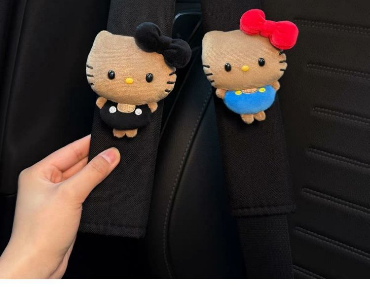 Black Leather Mini Hello Kitty Seatbelt Shoulder Pads, Cute Car Interior Accessories, New Car Gift