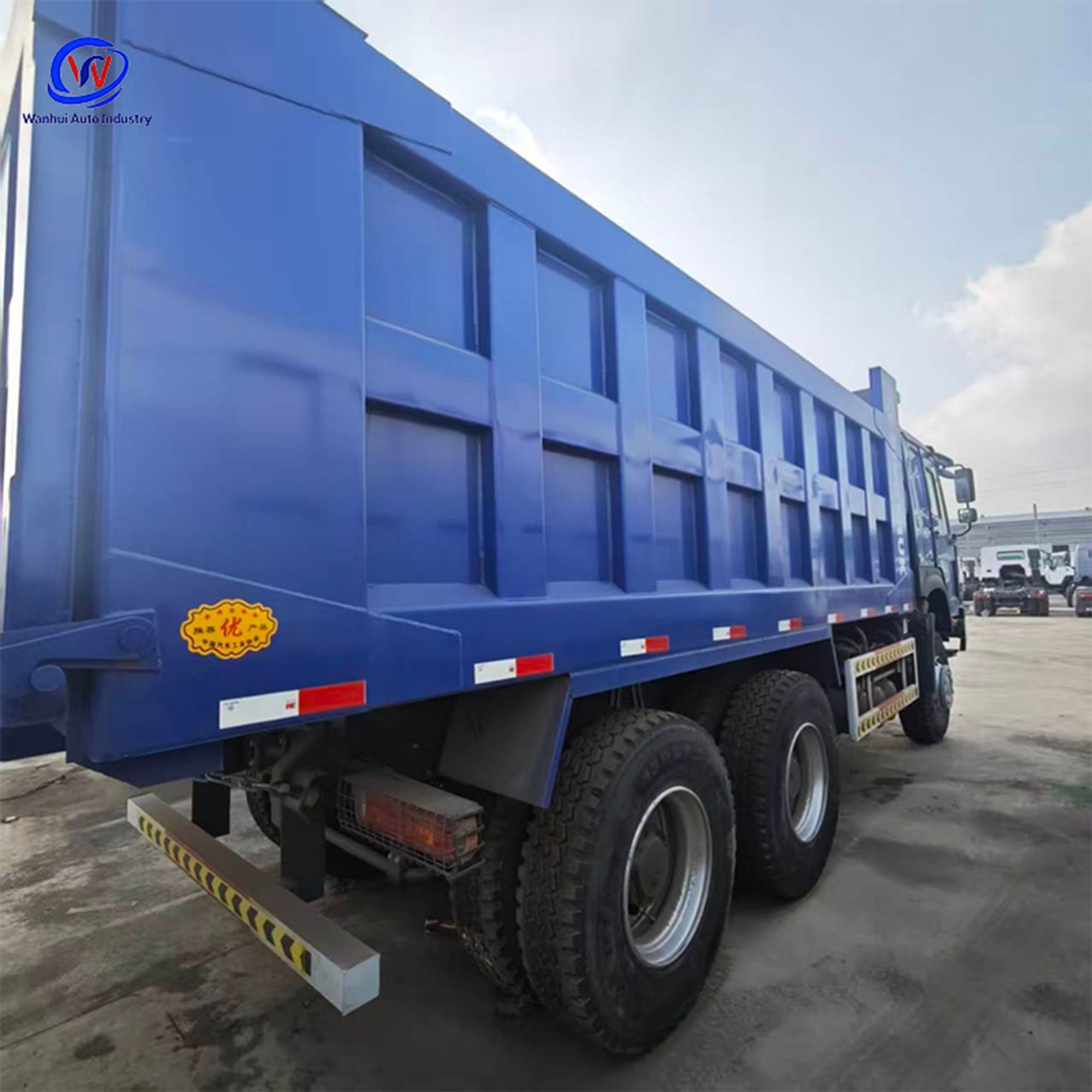In-stock supply of HOWO heavy-duty truck, HOWO rear eight-wheel dump truck, mining self-unloading engineering vehicle, 20-cubic-meter large box, for Africa