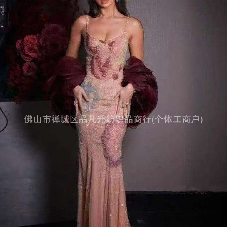 Fabricantes de palacio viento cuentas bordadas tela lujosa alta sensación de hombro vestido de noche ropa de moda tela