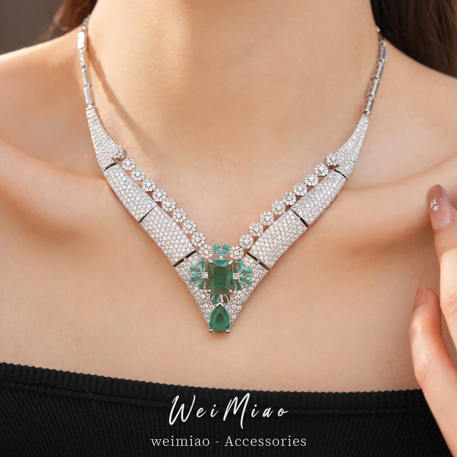 18 quilates de oro verdadero collar de flores de piedra cuadrada estilo palacio retro clavícula collar ligero lujoso de alta calidad para mujeres