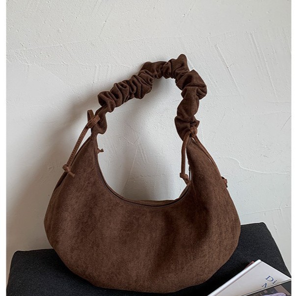 2025褶皱肩带抽绳单肩腋下包大容量休闲文艺百搭简约时尚手提包女