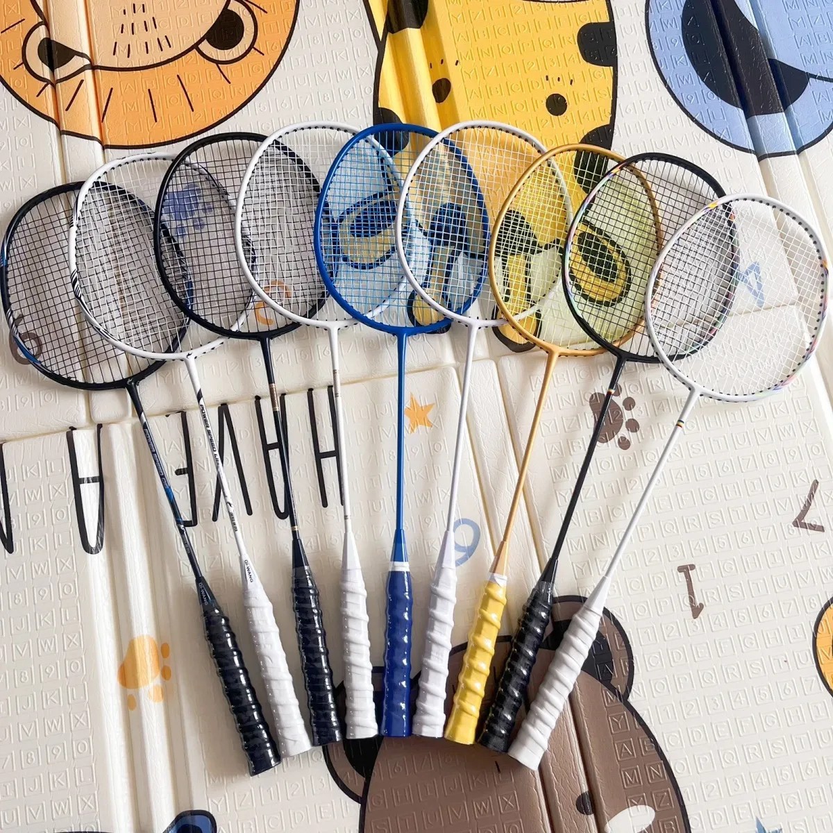Wholesale Full Carbon Fiber Racket, Durable and Ultra-Light, Amateur Junior Male and Female Middle School Students Training Badminton Racket Single Racket