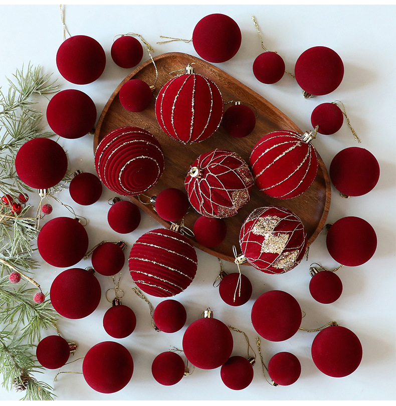 Set de bolas de navidad de terciopelo burdeos para decoración_voghion.com