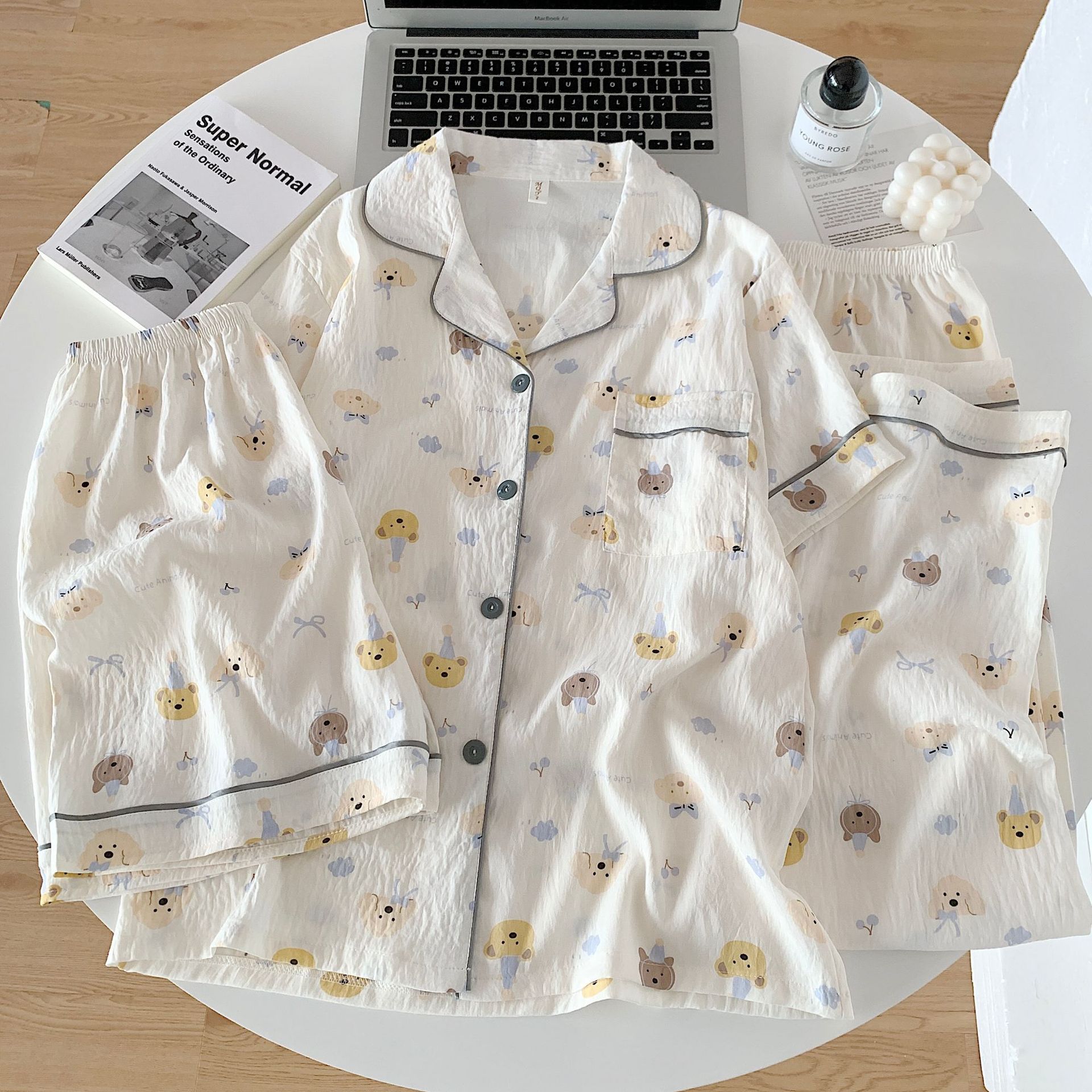 Al por mayor transfronterizo de tres piezas nubes algodón pijama cardigán con solapa mangas cortas pantalones cortos de dibujos animados a cuadros ropa para el hogar