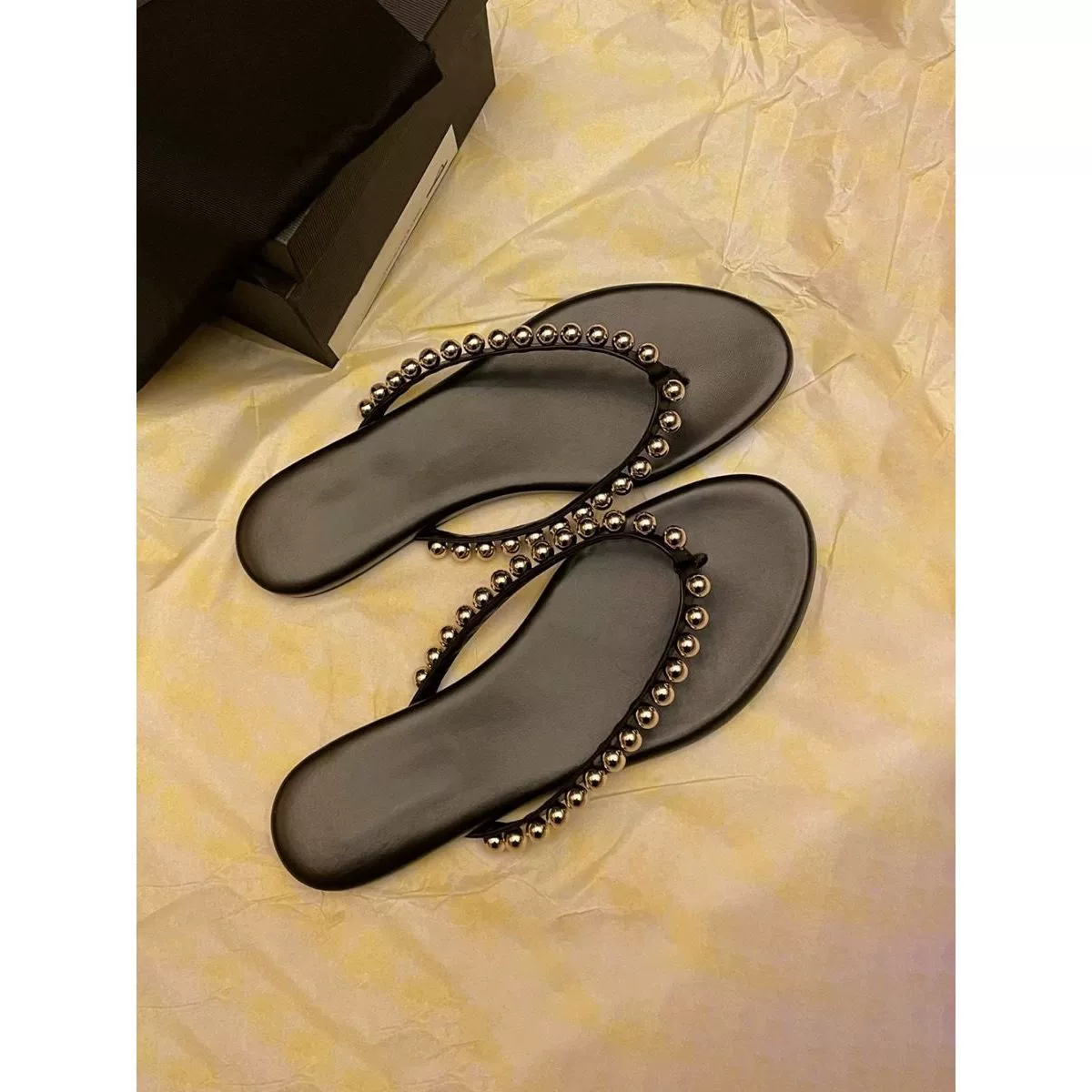 Нишевые ретро черные сандалии французские плоские туфли дети 2023 новые шлепанцы со стразами