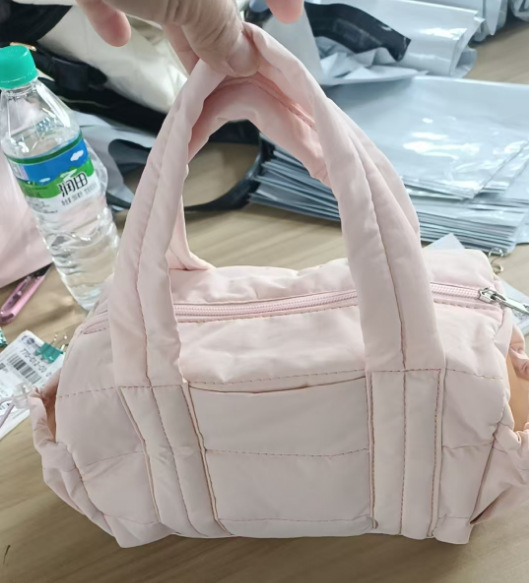 现货女士蓬松绗缝单肩包迷你健身包可拆卸肩带的小型行李袋斜挎包|undefined