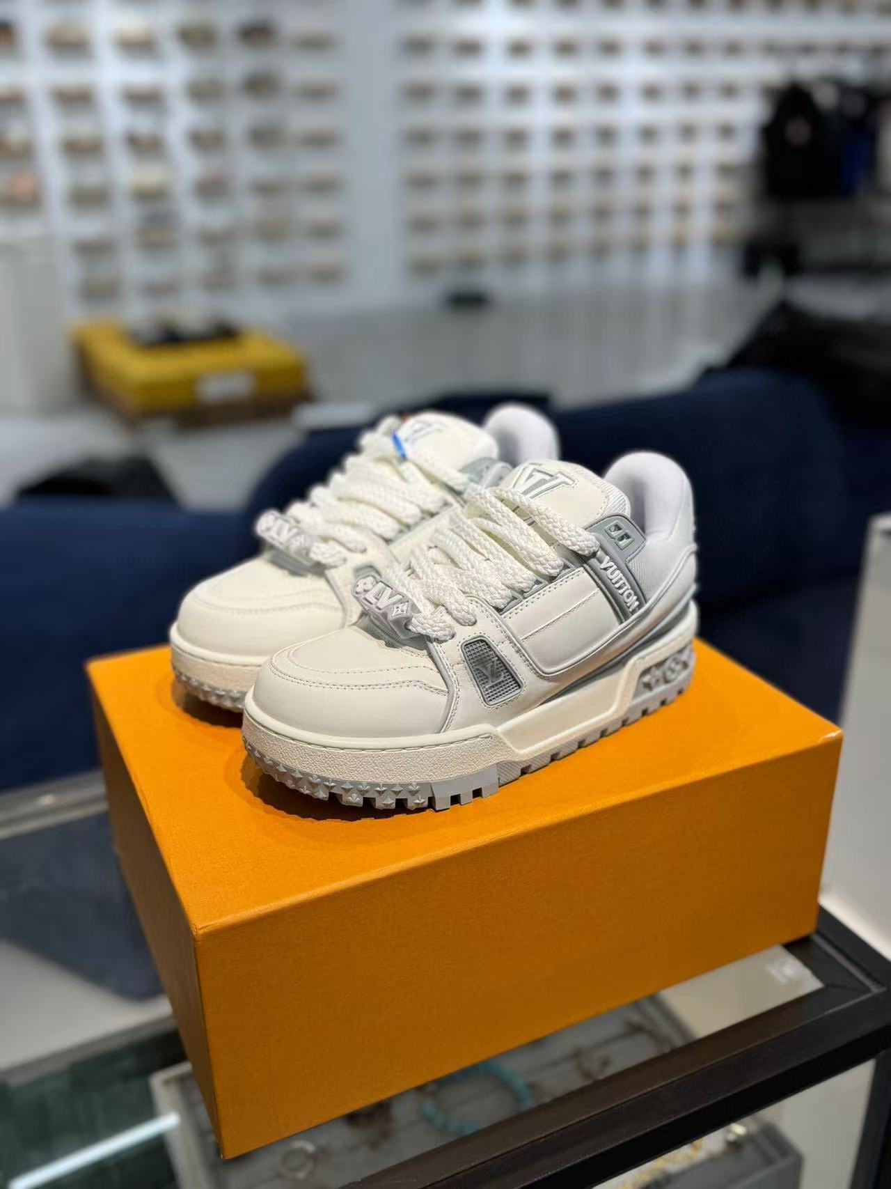 Consult customer service to see real shots 9