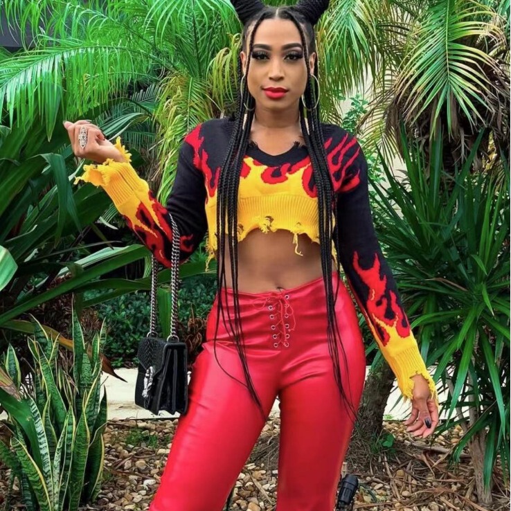 2024 New European and American Women's Knitted Shirt Flame Street Fashion Contrast Color V-Neck Short Knitted Sweater Top