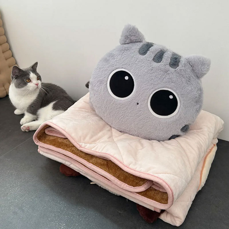 회색 고양이 베개 이불