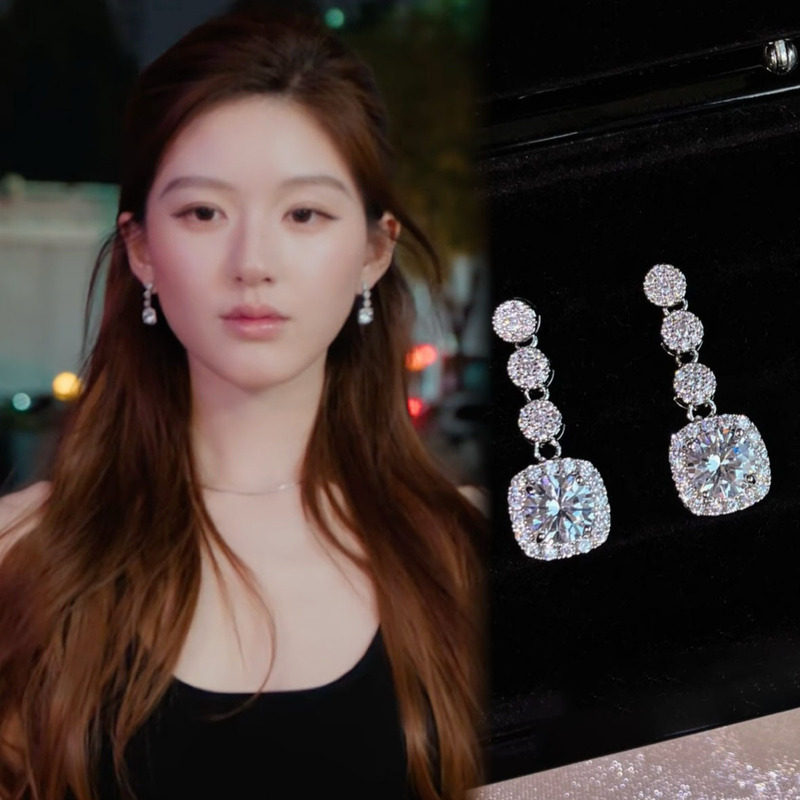 Let Me Dazzle Zhao Lusi and Xu Yan with the Same Style of Earrings for Daily Commuting, High-End Elegant, Exquisite Square Tassel Earrings