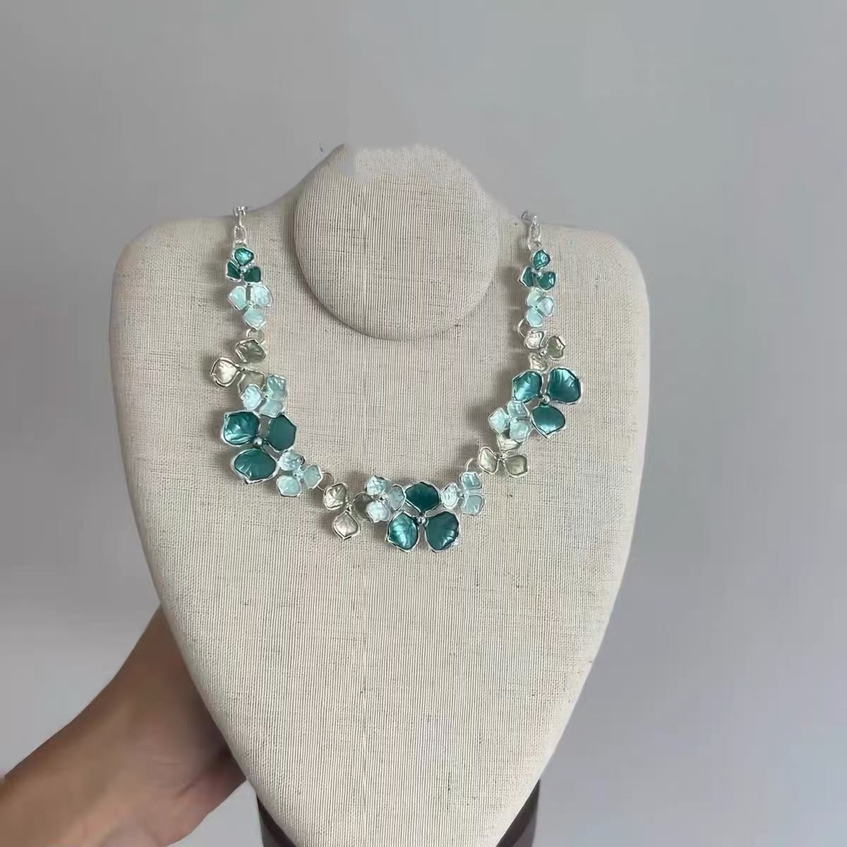 Industria pesada temperamento destellante diamante gota de agua collar de borla temperamento vestido de noche con moda exquisito collar de moda de lujo ligero mujeres