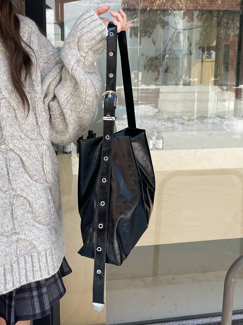 New Black Soft Leather Large Capacity Commuter Leisure Tote Women's Korean Fashion One Shoulder Crossbody Bag_voghion.com