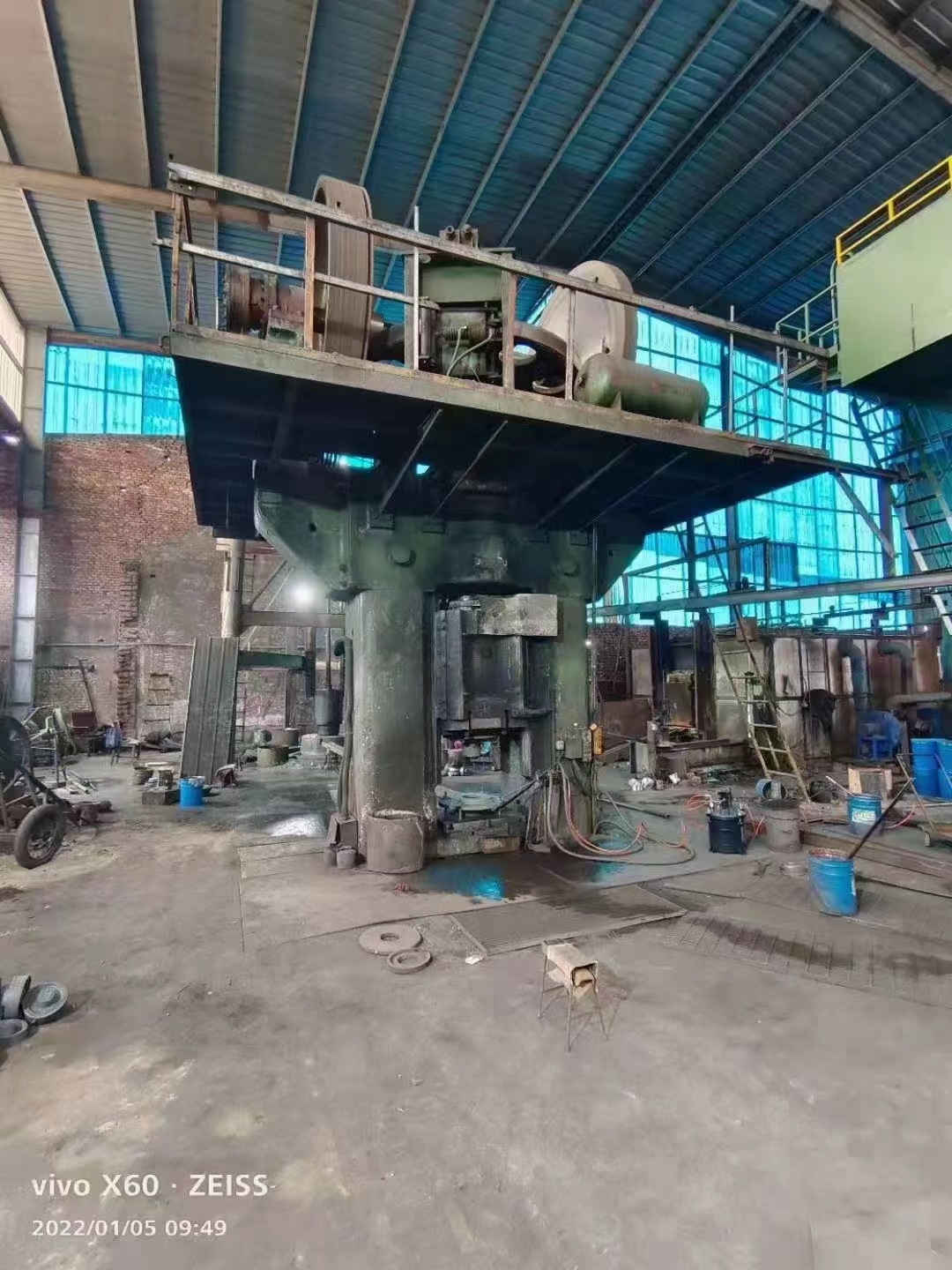 转让二手宏达J53-1600C双盘摩擦压力机二手1600吨压力机