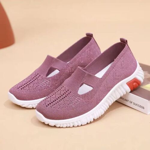 New shoes for the elderly and women, one-step lightweight soft-soled walking shoes, summer breathable middle-aged and elderly sports running shoes for mothers