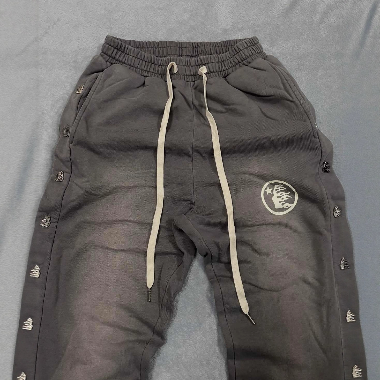 Transfronterizos Europa y América Hip Hop impresión lavado con remaches sueltos pantalones callejeros casuales retro pantalones rectos gradientes