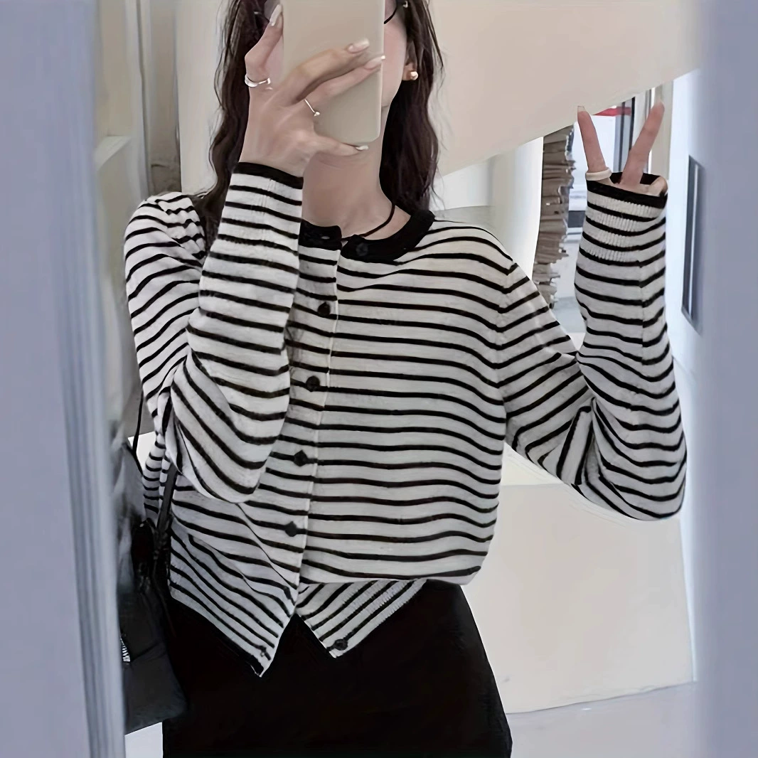 2024 осенний корейский стиль высокого уровня черно-белый полосатый трикотажный кардиган женский осенью и зимой