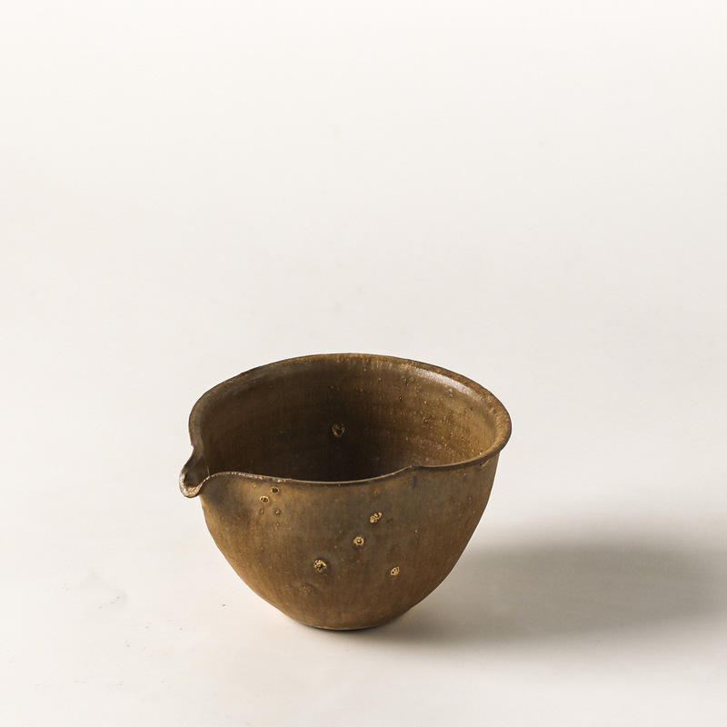 Hand-pulled pure wood-fired rough pottery fairness cup with gold accents, naturally ash-fired, entirely handmade without glaze, iron-clad rough pottery tea sea Hand-pulled pure wood-fired rough pottery fairness cup with gold accents, naturally ash-fired, entirely handmade without glaze, iron-clad rough pottery tea sea