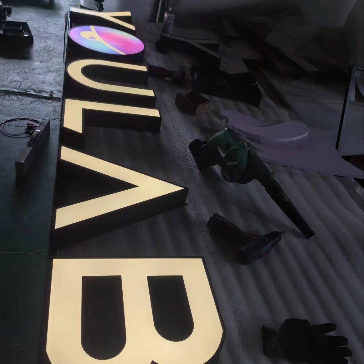 加 工形象墙logo门头招牌金属背光字户外不锈钢发光字招牌制作