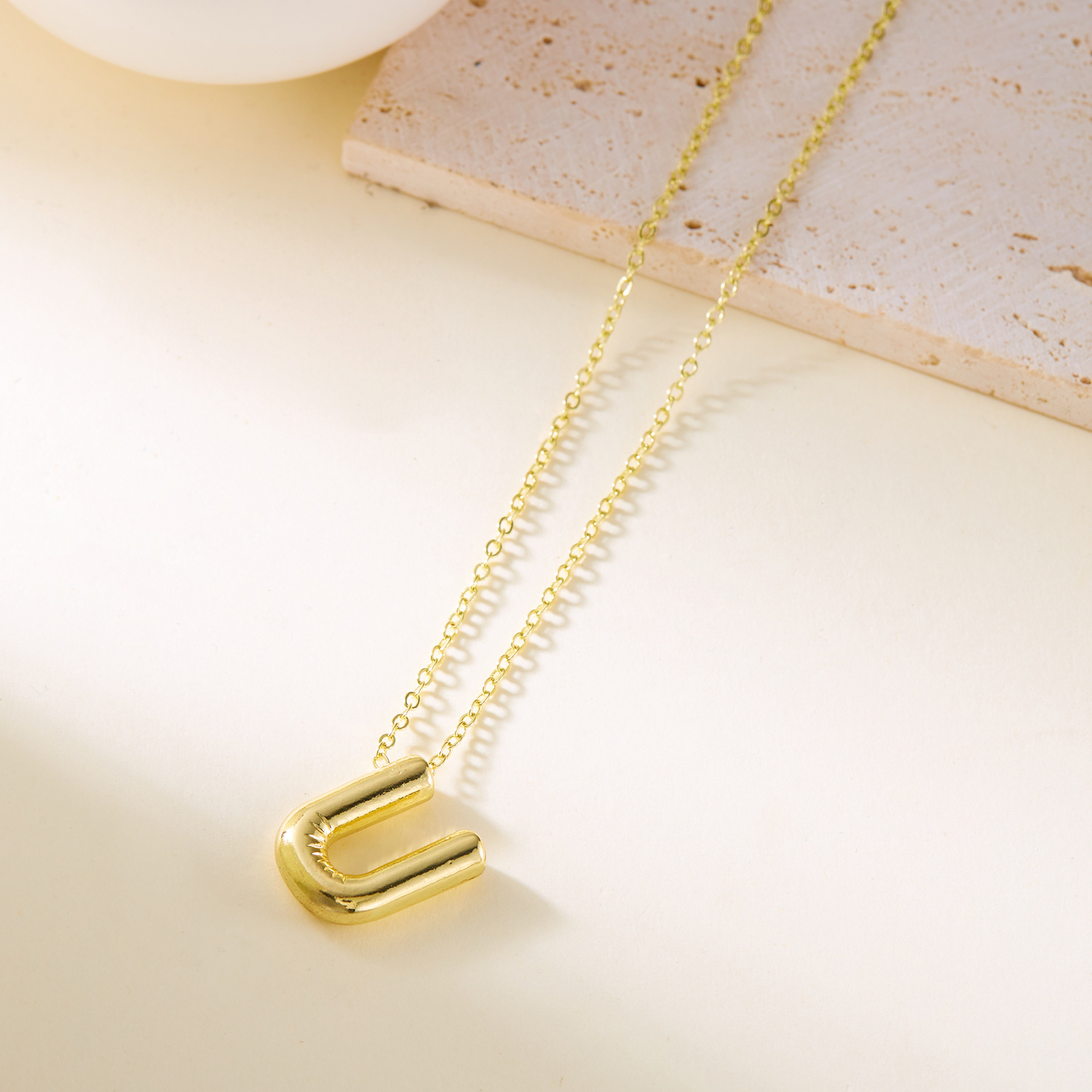 Collier avec pendentif lettre initiale style ballon original_voghion.com