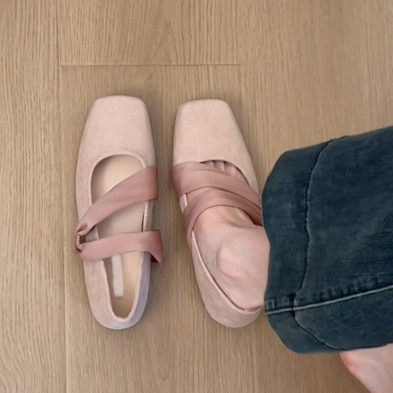Sheepskin Version! Pink Ballet Flats with a Shallow Toe, Suitable for Pairing with Dresses, Square-Toed Mary Jane Shoes with Straps, Gentle Style Evening Shoes Sheepskin Version! Pink Ballet Flats with a Shallow Toe, Suitable for Pairing with Dresses, Square-Toed Mary Jane Shoes with Straps, Gentle Style Evening Shoes