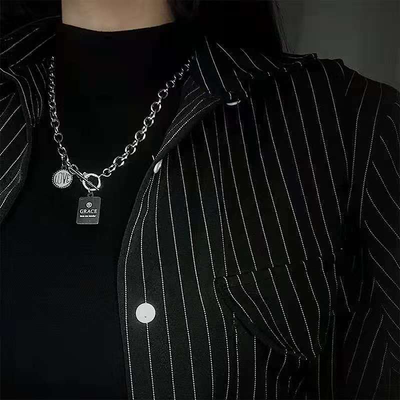 Collana con ciondolo a forma di lettera con segno quadrato e rotondo in acciaio al titanio Hip Hop, in rete rossa, con semplice catena per maglione lunga_voghion.com