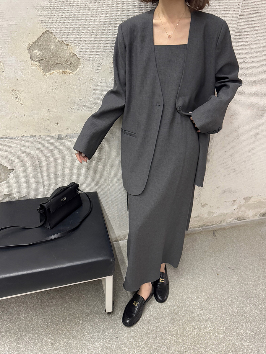 黎諾の早春の新型のスーツのコートのサスペンダーのスカートの2つのセットの女性の2025韓国版の灰色のファッションの気質のスーツ